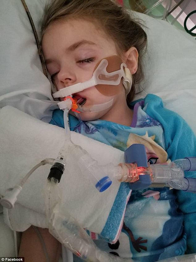 Cùng lúc chứng kiến con gái và bố ruột chết dần ngay trước mắt, người phụ nữ đăng tấm hình đau lòng khiến ai cũng xúc động